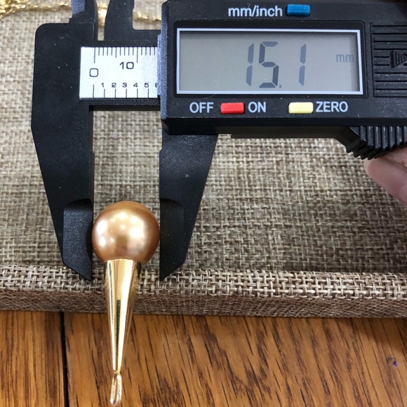 Authentic over 15mm South Sea Pearl Gold in 14k solid gold settings. - Picture 3 of 6